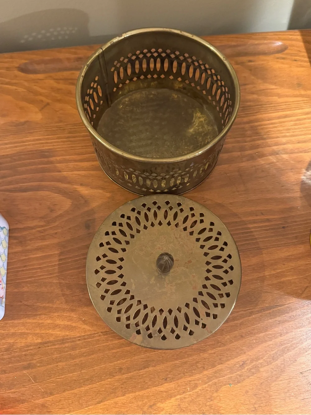 Vintage Brass Decorative Lidded Box - Antique-Style Bronze Finish